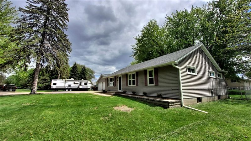 323 3rd St SE, Braham, MN 55006