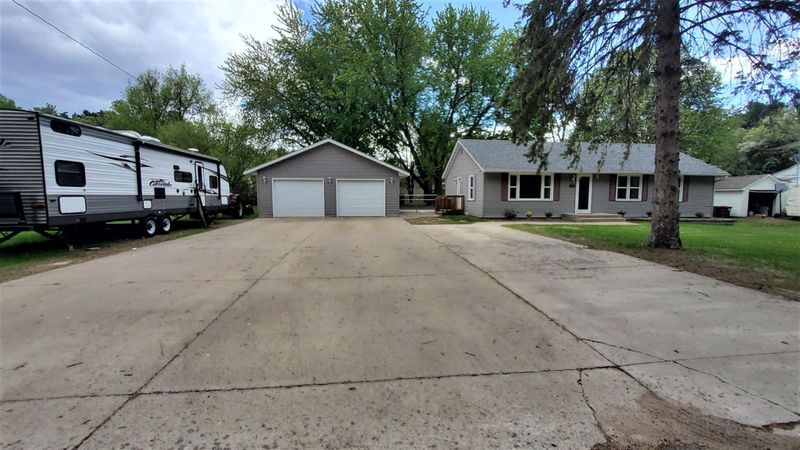 323 3rd St SE, Braham, MN 55006