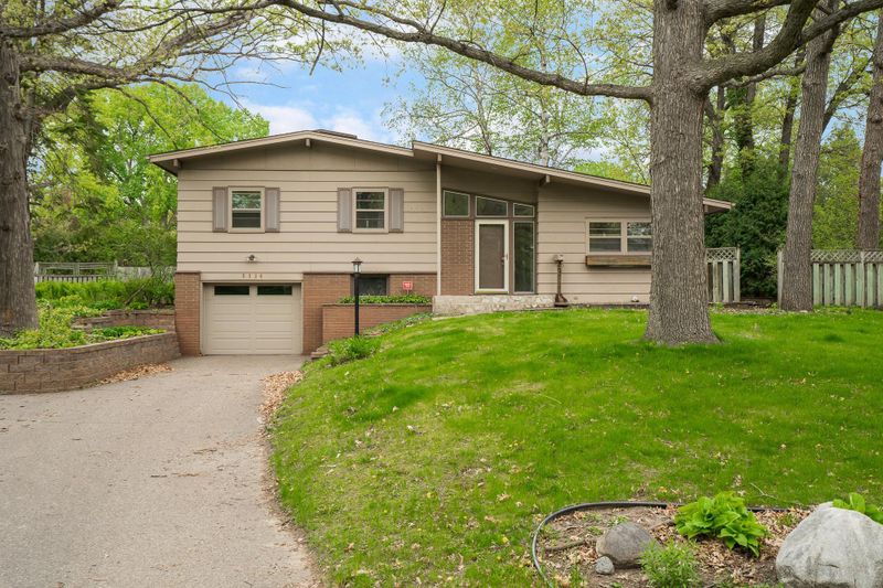 1114 Orkla Dr, Golden Valley, MN 55427
