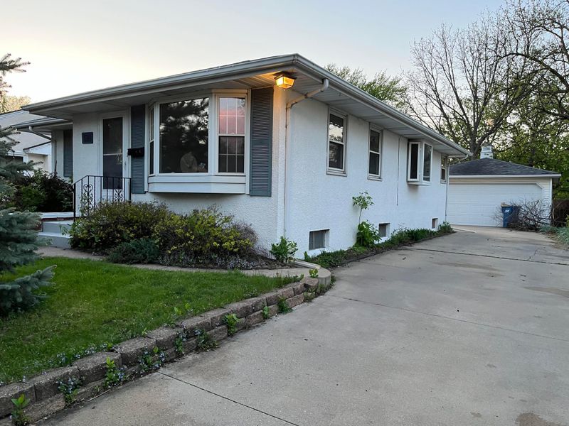 191 Butler Ave E, West Saint Paul, MN 55118