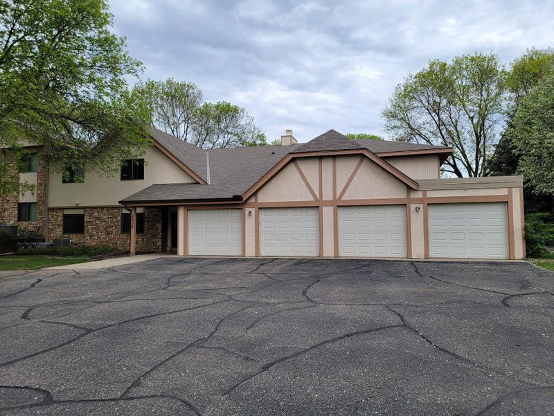 5508 Pompano Dr #B, Minnetonka, MN 55343