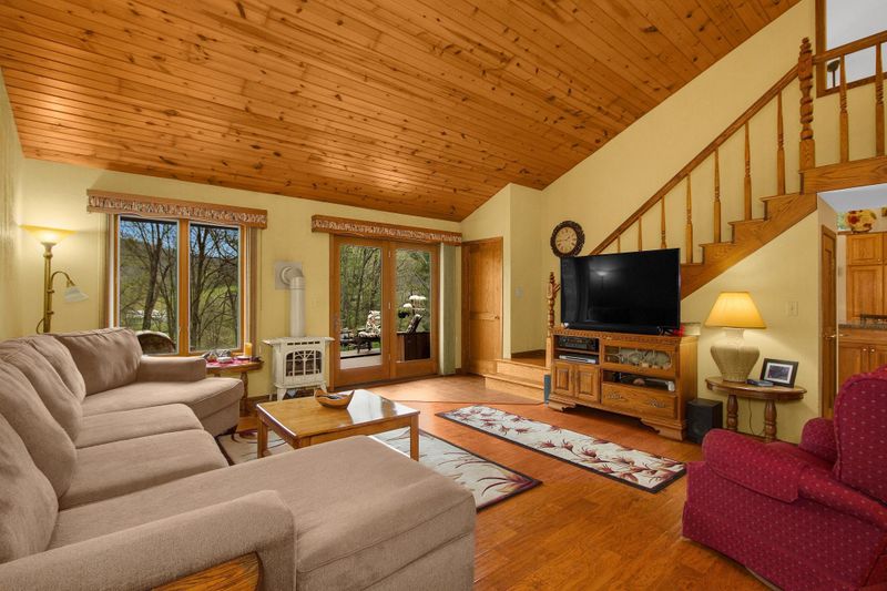 2020 Orchard Rn, La Crescent, MN 55947