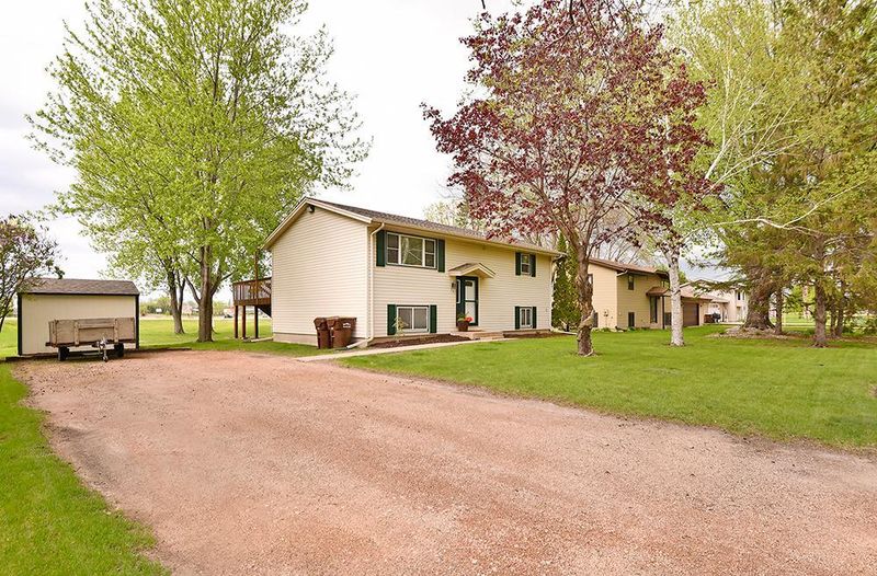 22 Trilane Dr, Norwood Young America, MN 55397
