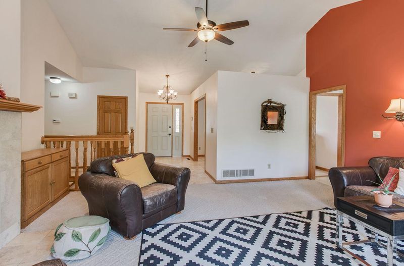 2542 Southcrest Ave E, Maplewood, MN 55119