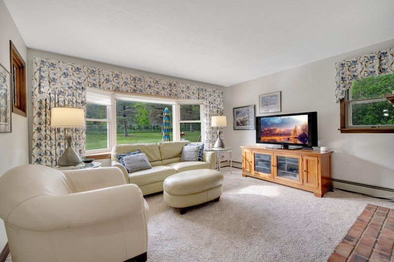 9575 Jennifer Ct, Chisago City, MN 55013