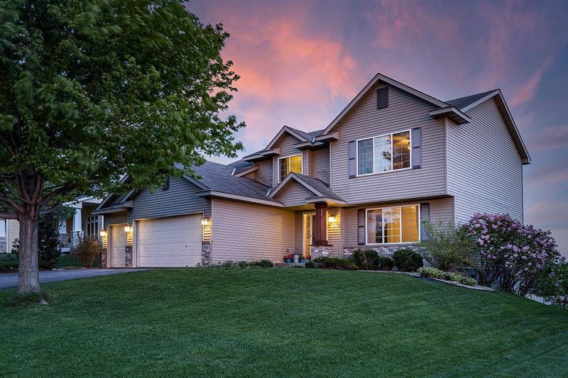 915 Barnes Lake Dr, Norwood Young America, MN 55397