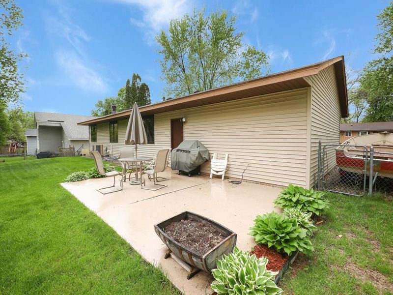 8563 Ivan Ave S, Cottage Grove, MN 55016