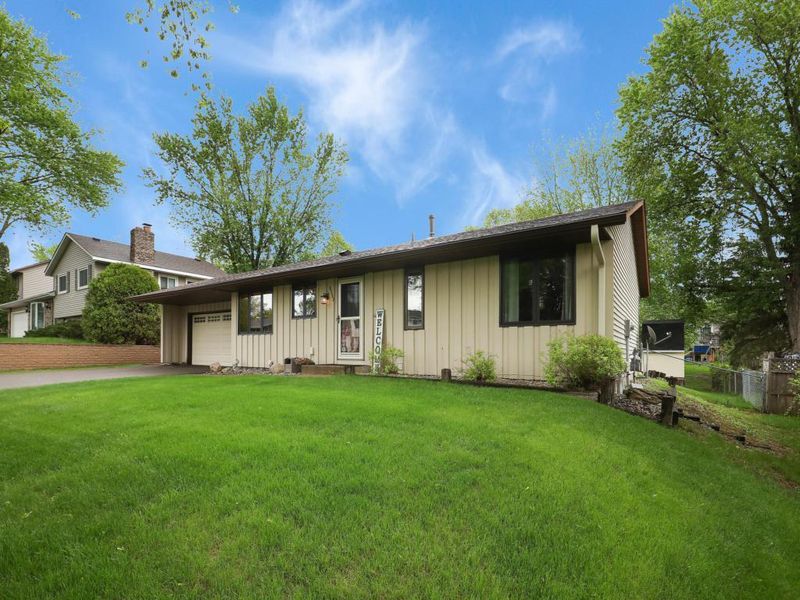 8563 Ivan Ave S, Cottage Grove, MN 55016