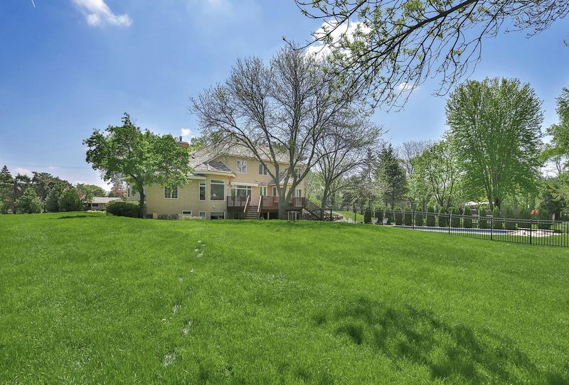 5 Evergreen Ln, North Oaks, MN 55127