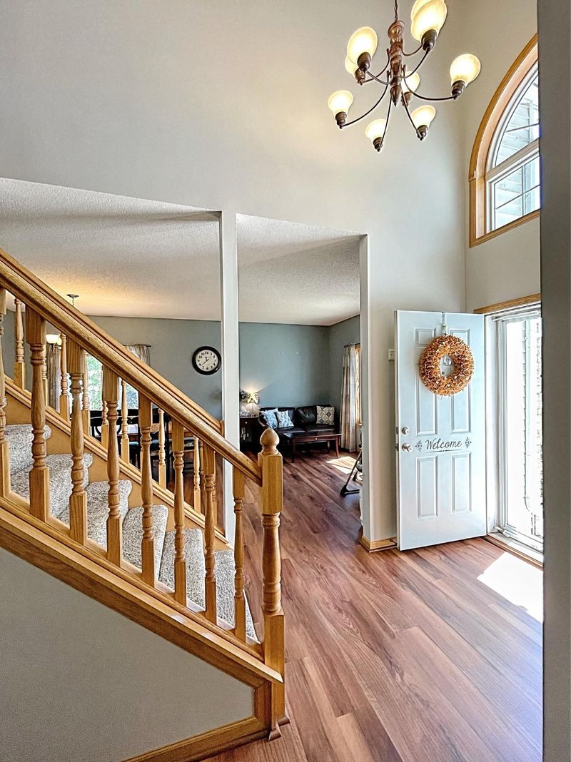 1921 Francis Ct, Shakopee, MN 55379