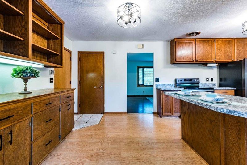 7772 Arlington Ave N, Brooklyn Park, MN 55443