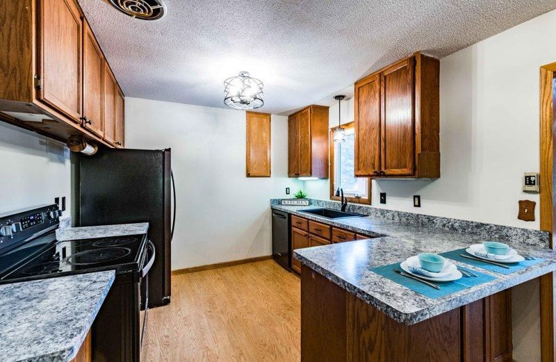 7772 Arlington Ave N, Brooklyn Park, MN 55443