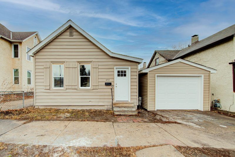 698 Bradley St, Saint Paul, MN 55130