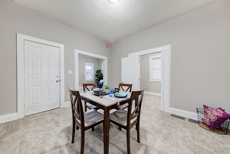 698 Bradley St, Saint Paul, MN 55130