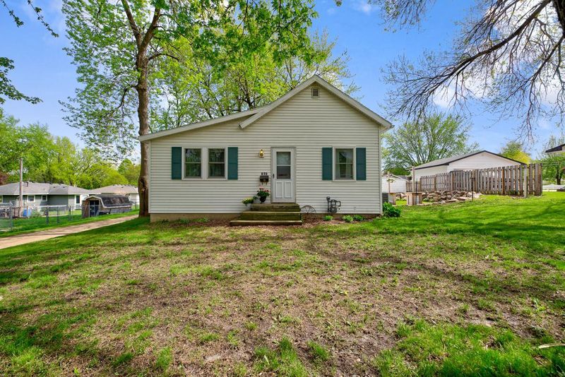 615 Hazel Ln, Owatonna, MN 55060