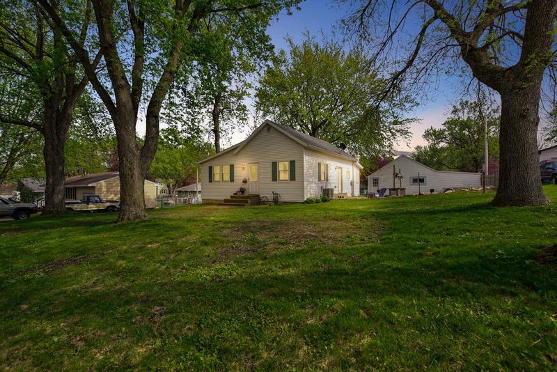 615 Hazel Ln, Owatonna, MN 55060