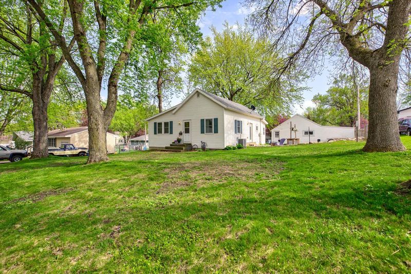 615 Hazel Ln, Owatonna, MN 55060