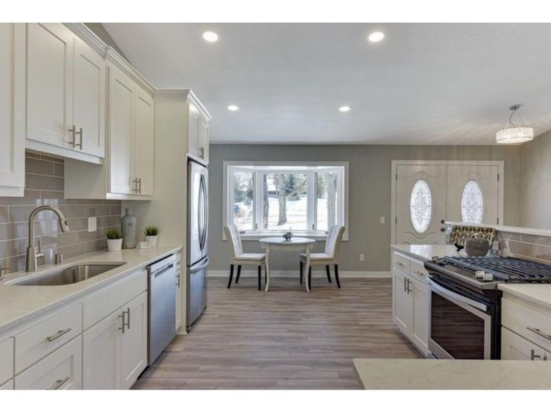 10562 Mount Curve Rd, Eden Prairie, MN 55347