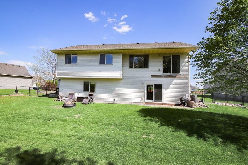5209 Kalenda Ct NE, Saint Michael, MN 55301