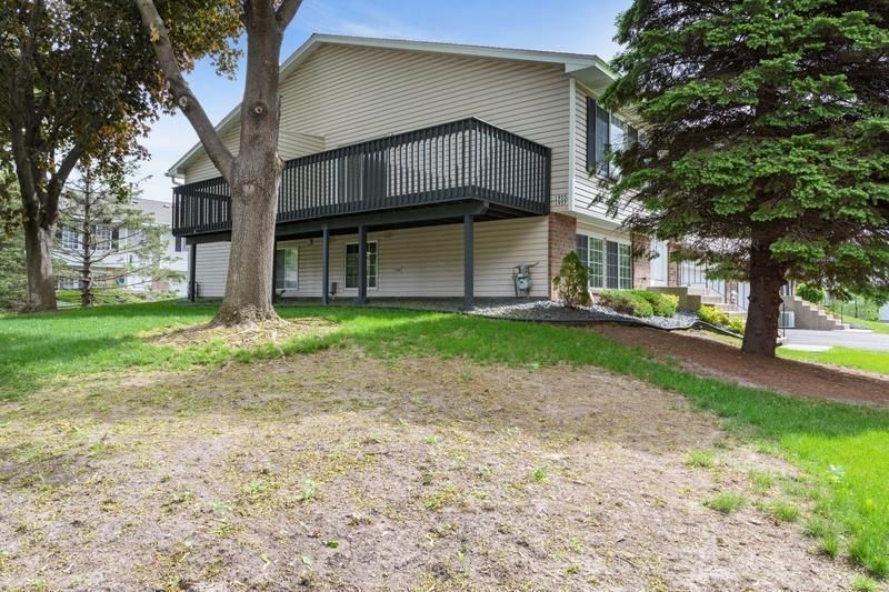 1957 Bielenberg Dr, Woodbury, MN 55125