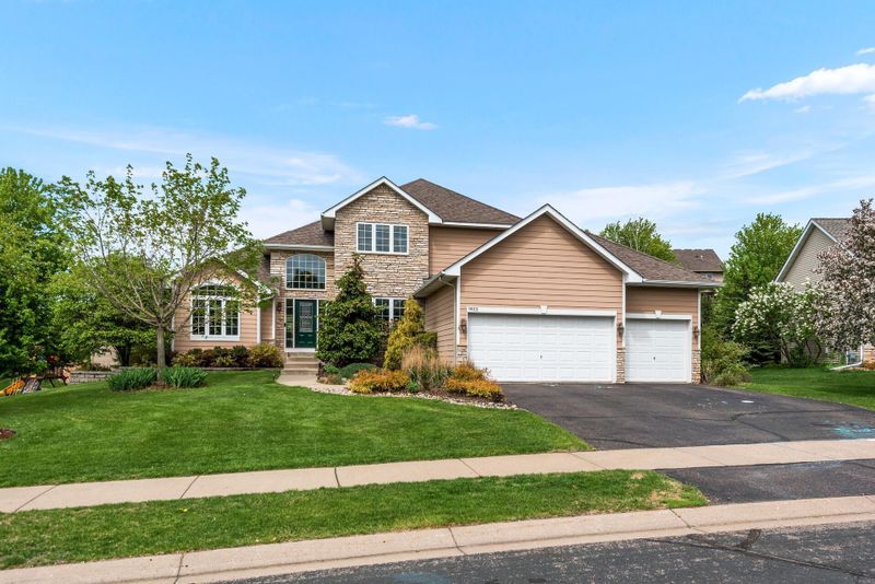 9015 Whispering Oaks Trl, Shakopee, MN 55379