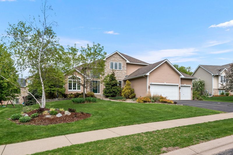9015 Whispering Oaks Trl, Shakopee, MN 55379