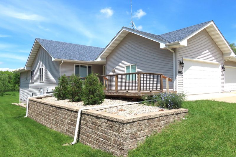 585 3rd St SW, Cokato, MN 55321