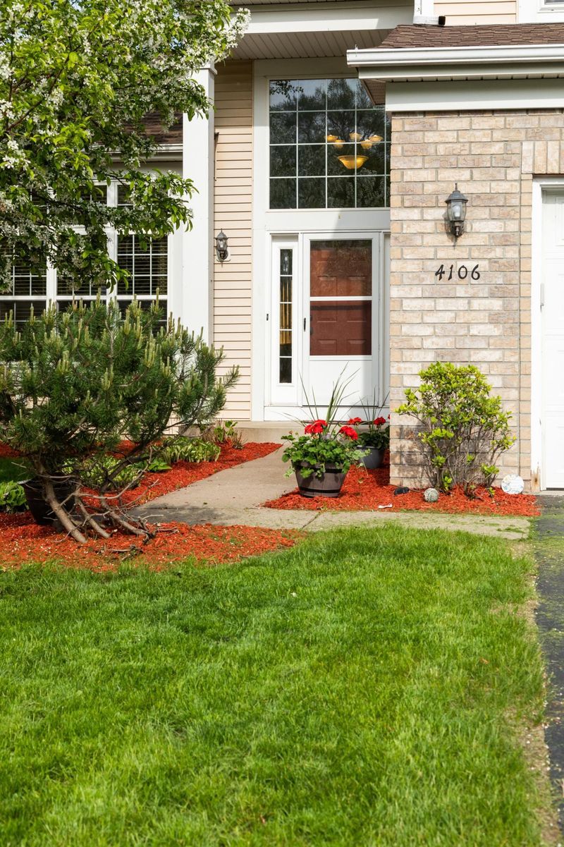 4106 Oakbrooke Curve, Eagan, MN 55122