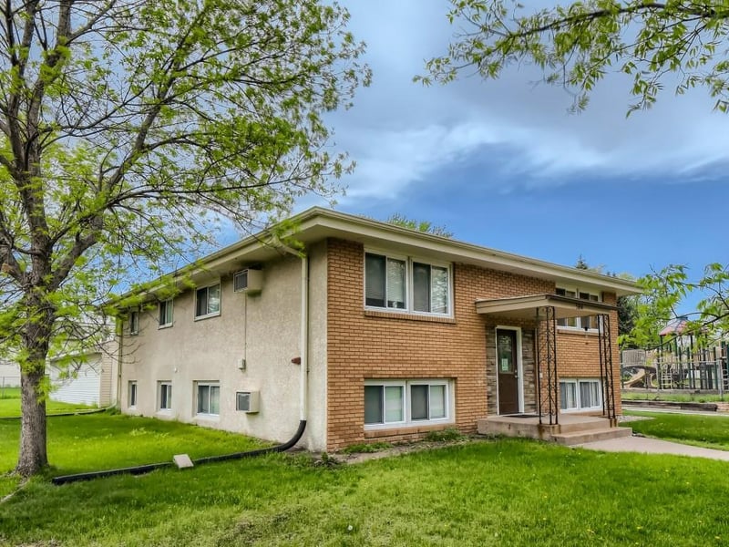 5866 2nd St NE, Fridley, MN 55432
