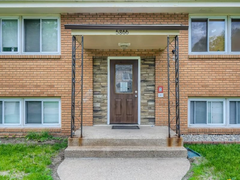 5866 2nd St NE, Fridley, MN 55432
