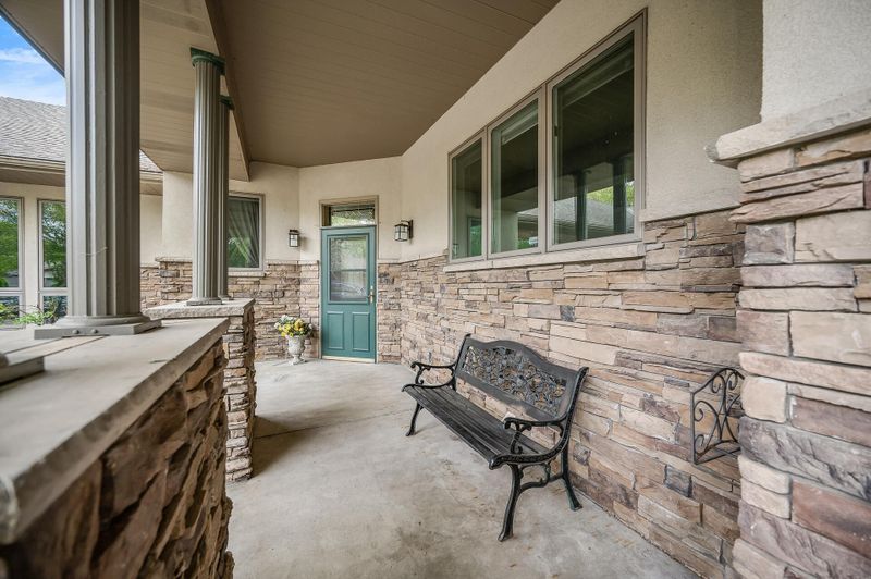 27 Summit Hts, North Oaks, MN 55127