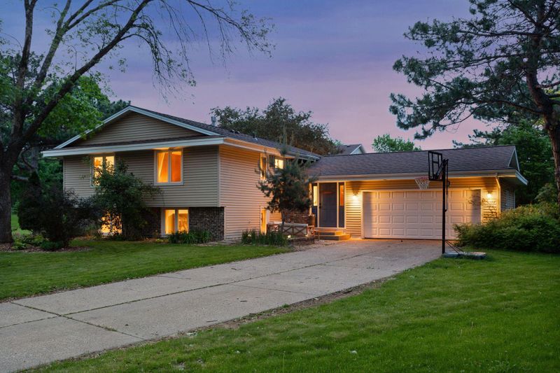 9705 Utica Cir, Bloomington, MN 55437