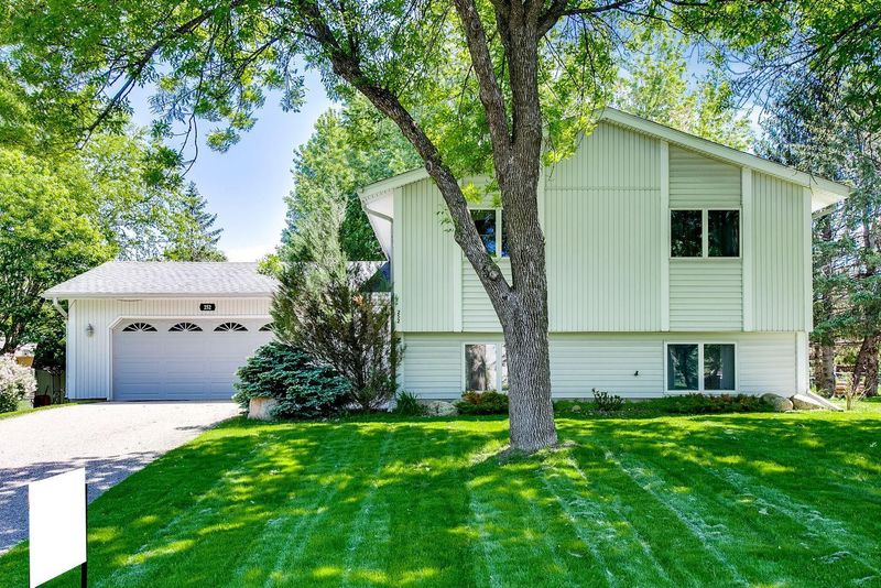 252 Poplar Dr, Shoreview, MN 55126