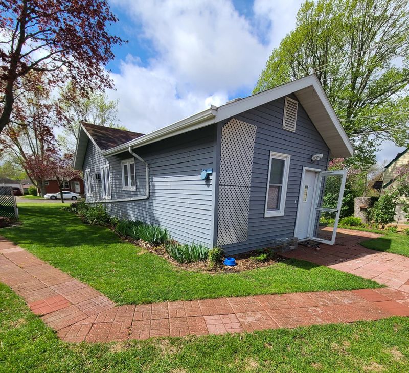 309 4th St SW, Pipestone, MN 56164