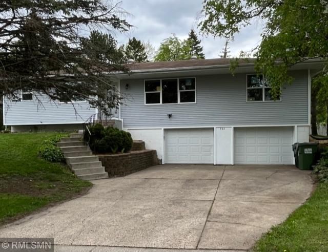 932 Cobb Rd, Shoreview, MN 55126
