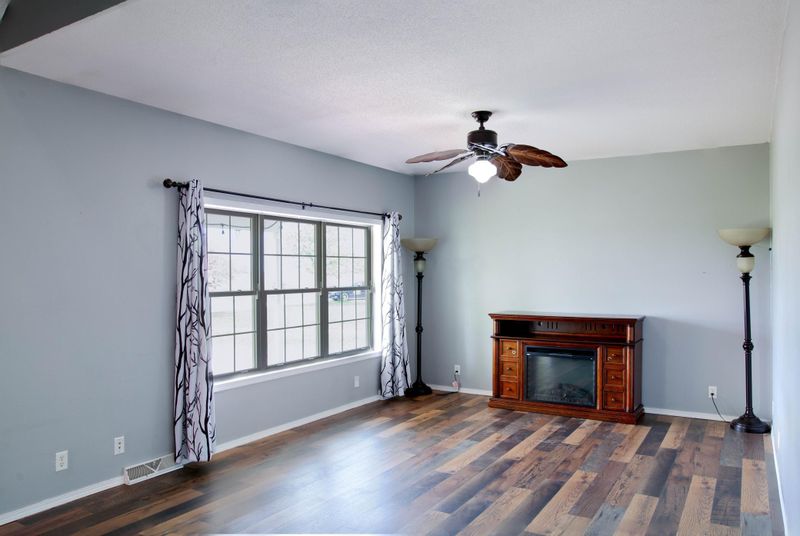 140 Kilkenny Ct, Green Isle, MN 55338