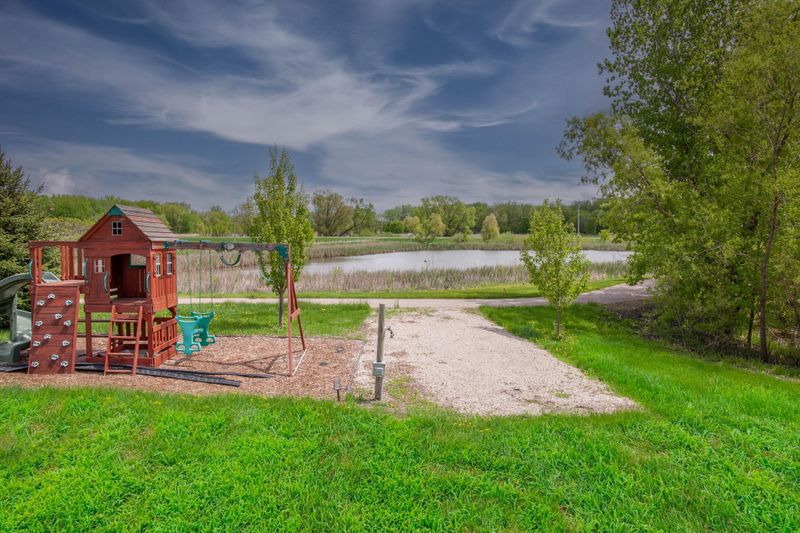 140 Kilkenny Ct, Green Isle, MN 55338