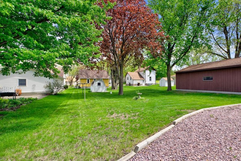 1225 N Prairie Ave, Fairmont, MN 56031