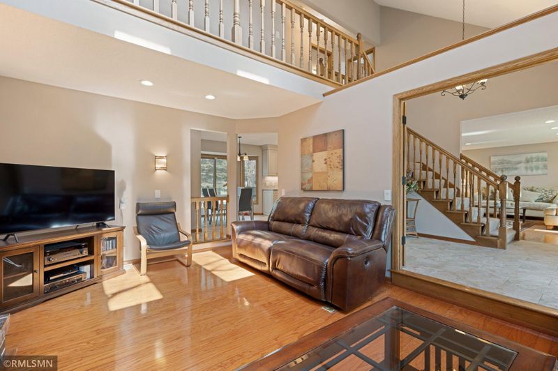 15763 Village Woods Dr, Eden Prairie, MN 55347
