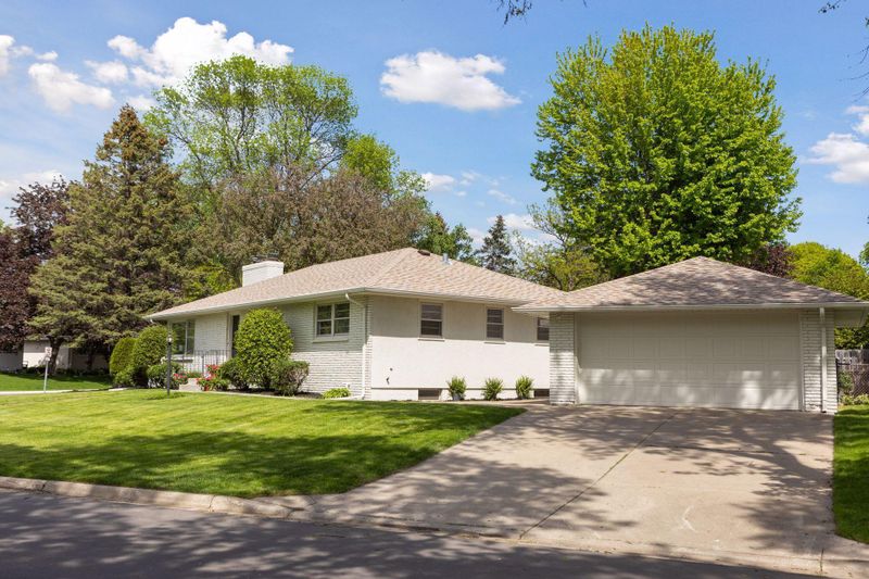 1322 Manomin Ave, West Saint Paul, MN 55118