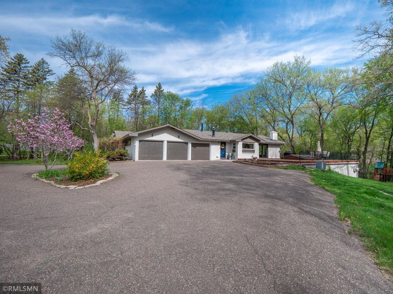 6150 Hemlock Ln N, Plymouth, MN 55442