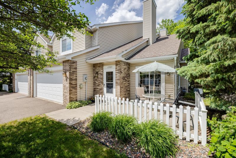 1783 Maple Ct, Roseville, MN 55113