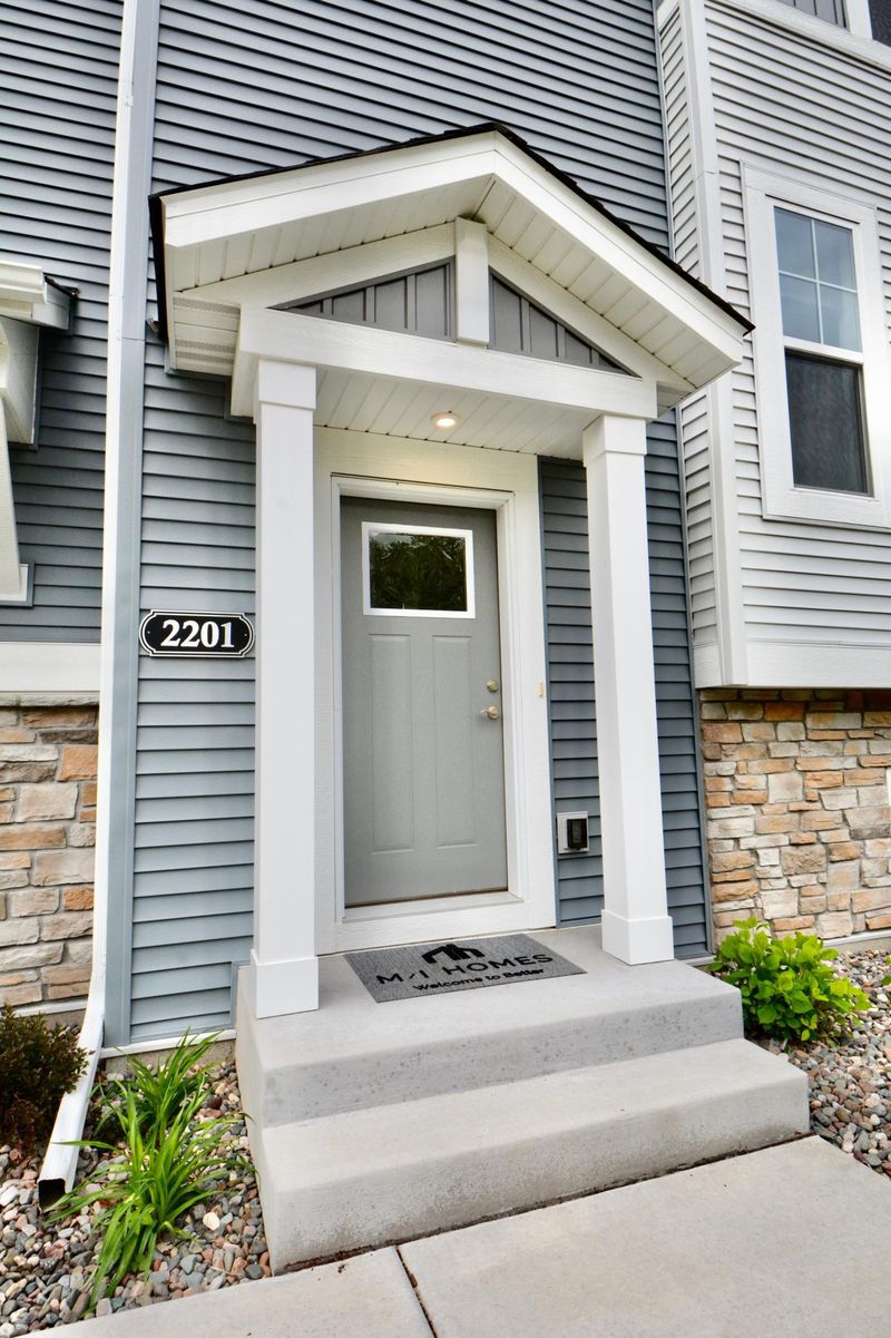2201 Gateway Hill Rd N, North Saint Paul, MN 55109
