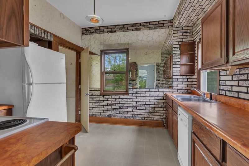 426 Riverside Dr NE, Saint Cloud, MN 56304