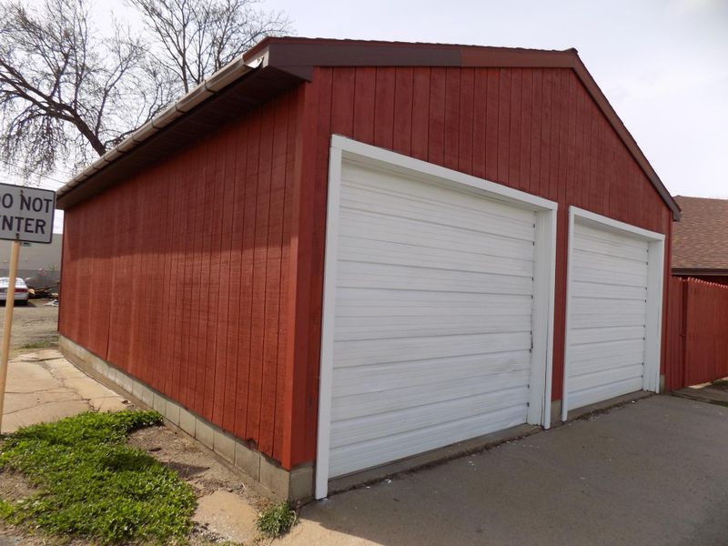 102 1st St N, Virginia, MN 55792
