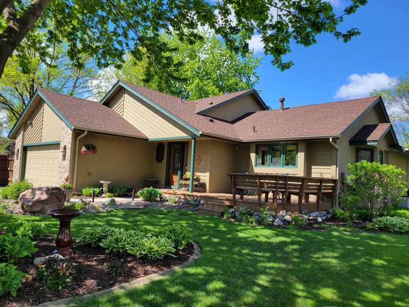 15008 Sunrise Ln, Burnsville, MN 55306