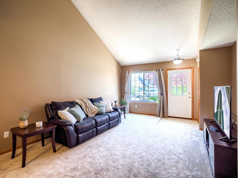 8962 Pheasant Ln, Saint Bonifacius, MN 55375