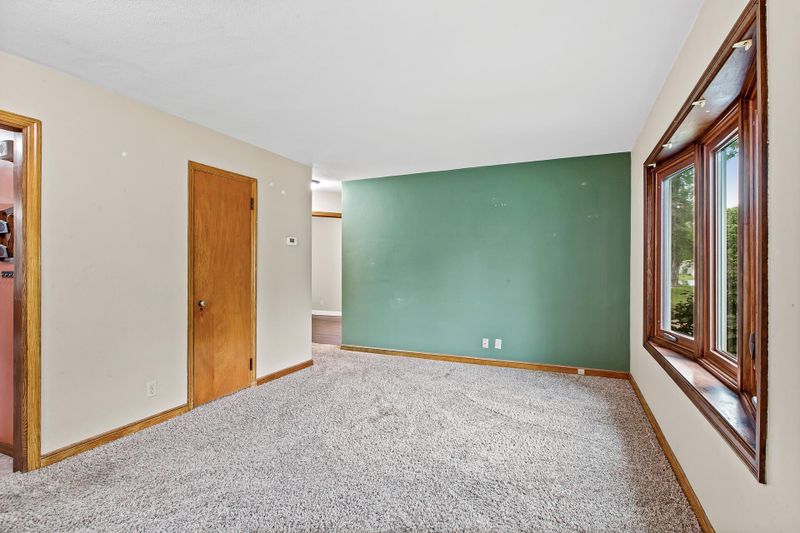 275 Hazelwood St, Saint Paul, MN 55106