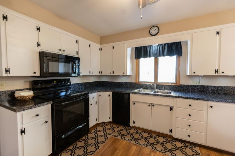 801 4th St SW, Wells, MN 56097