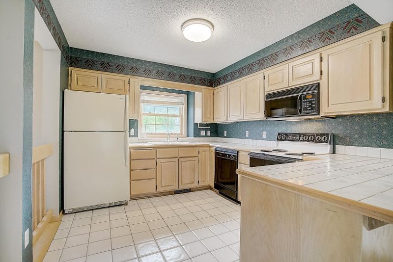 4917 Carlysle Pl, Minnetonka, MN 55345